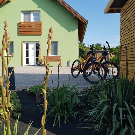 Holiday Home Znojmo W/ Wellness & Wine Екстериор снимка