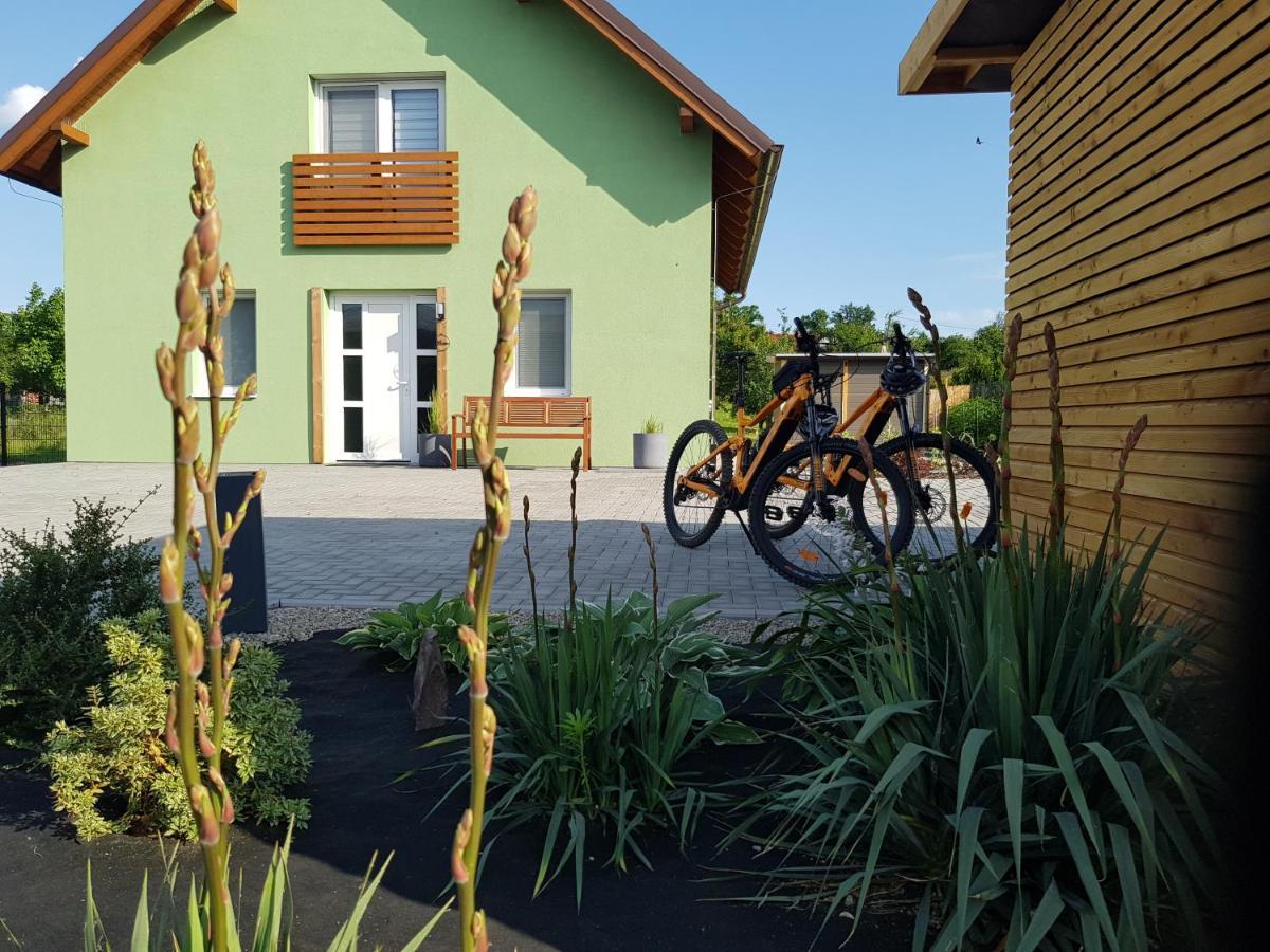 Holiday Home Znojmo W/ Wellness & Wine Екстериор снимка